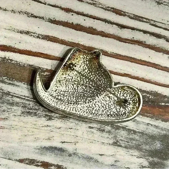 Red Cowboy Hat Enamel Brooch - Picture 4 of 6